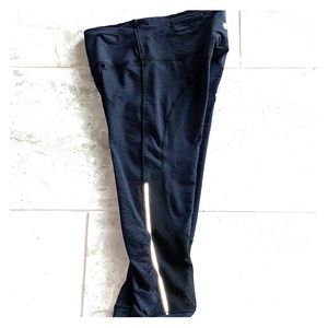 Size 4 lululemon crops. Mesh, reflective detail.